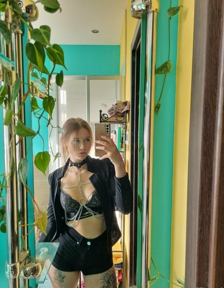 leni official pornstar hd img