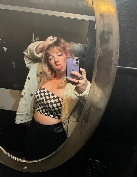 lilpinkalien pornstar nude image