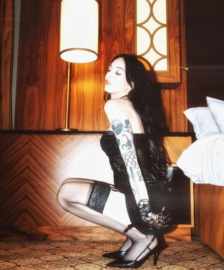 by owl naked actress picture