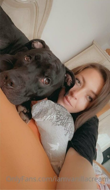iamvanillacream model adult img