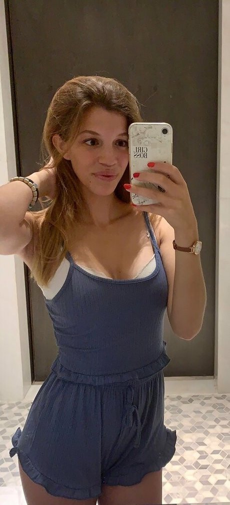 lovvejane model naked image