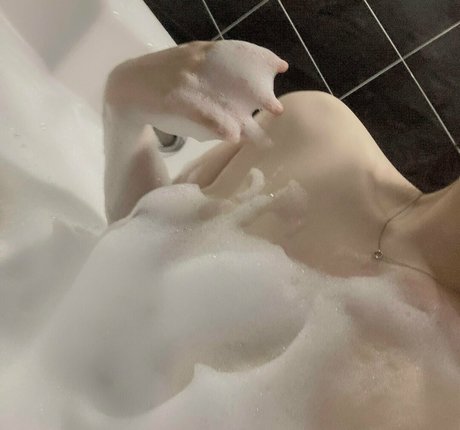 loveyumixxx top model pics