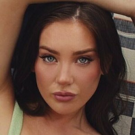 lilys art model high quality image