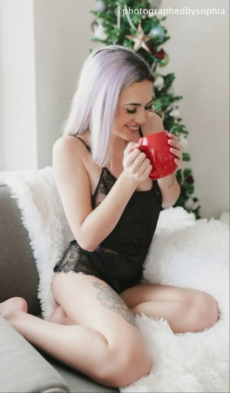 Miaxmon model adult images