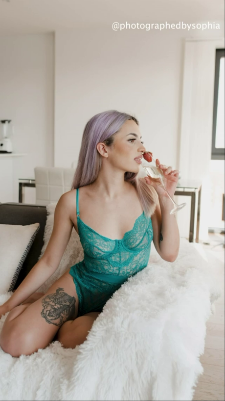 Miaxmon erotic model photo