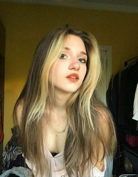 nixiejoy sex model photo