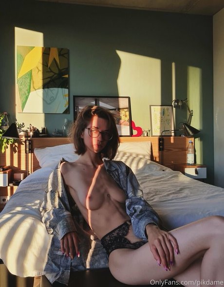 Pikdame star pornographic photos