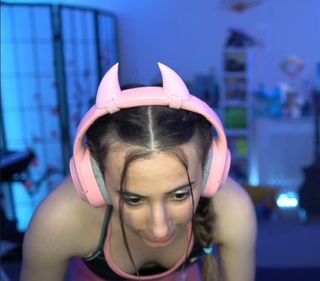 Millie Mossiae sex model picture