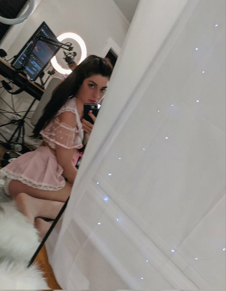 KiraChats star art photo