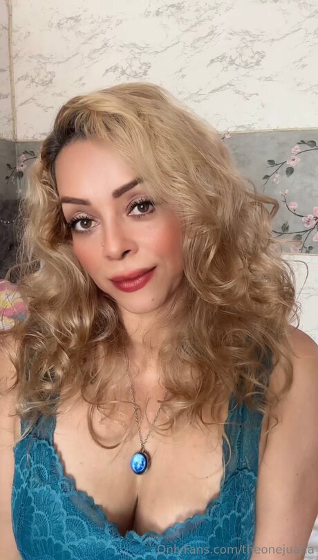 theonejuana pretty model image