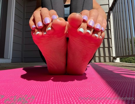 herathletefeetxo model adult images