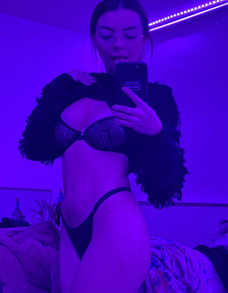 Tylenaaa sex model photos