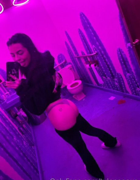 Tylenaaa erotic pornstar photos