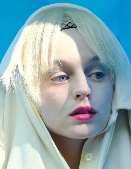 Emma Corrin top actress pic