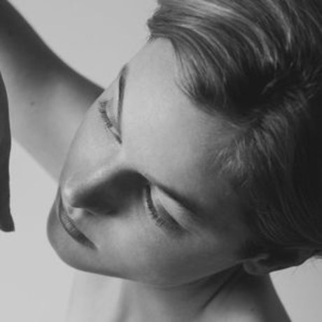 Emma Corrin naked model img