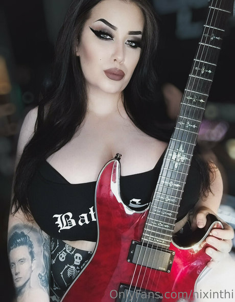 nixinthi naked pornstar image