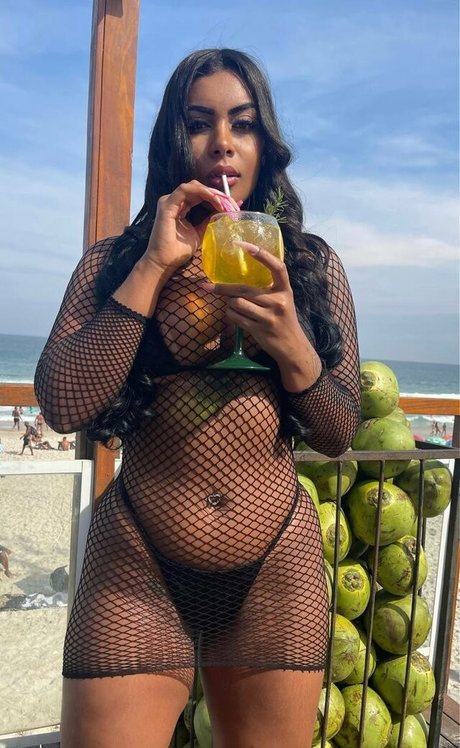 Evelyn Souza exclusive model photo