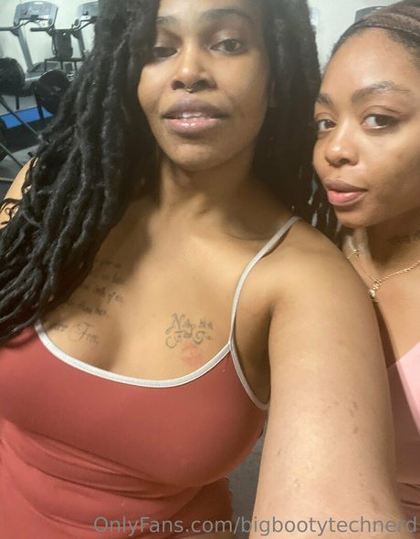 bigbootytechnerd nude actress pics