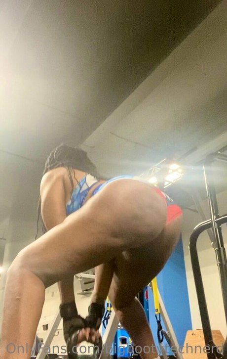 bigbootytechnerd model xxx pics