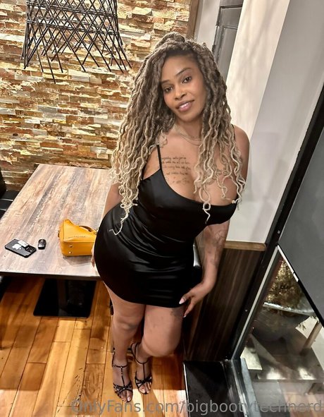 bigbootytechnerd pornstar pretty pics