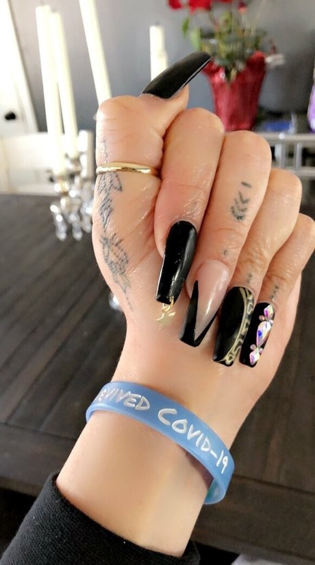 laughinglatina model adult pictures