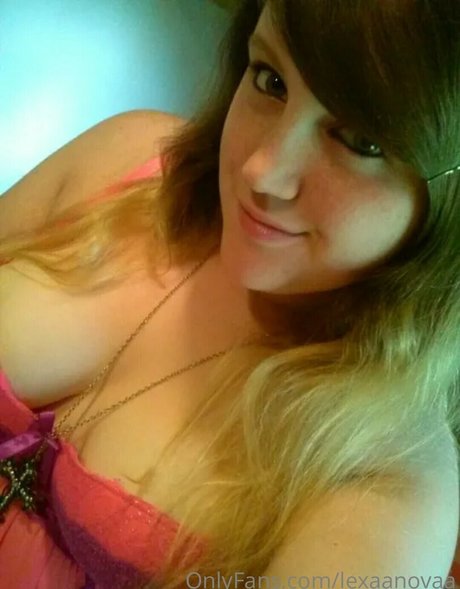 lexaanovaa pornstar adult photo