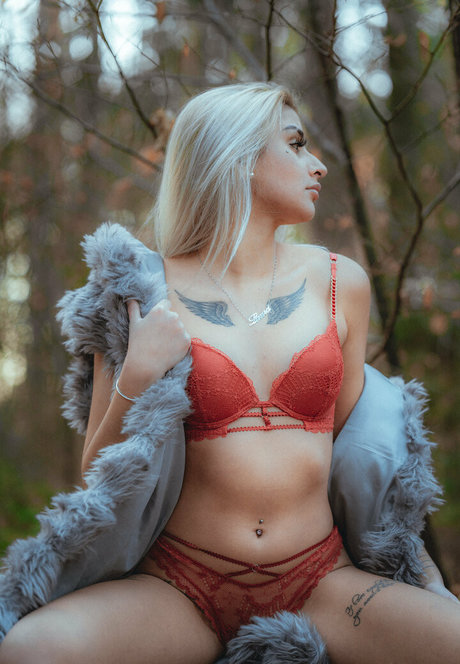 glxriq erotic star pics