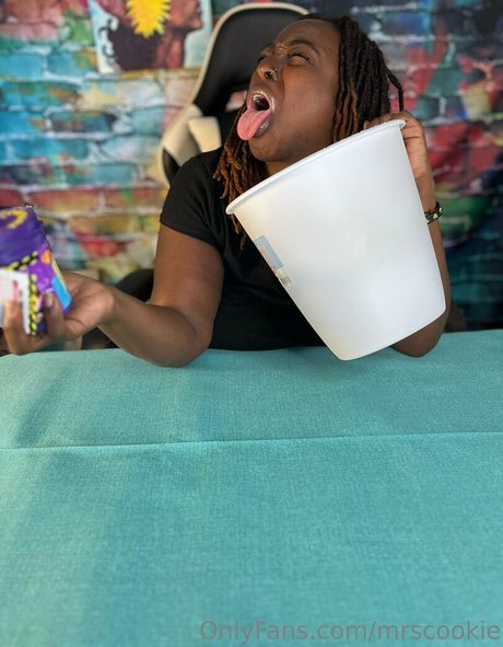 mrscookie nudes model images