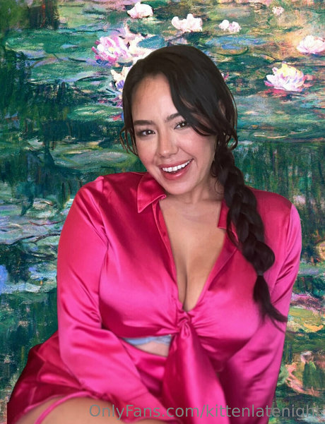 kittenlatenight model hot archive