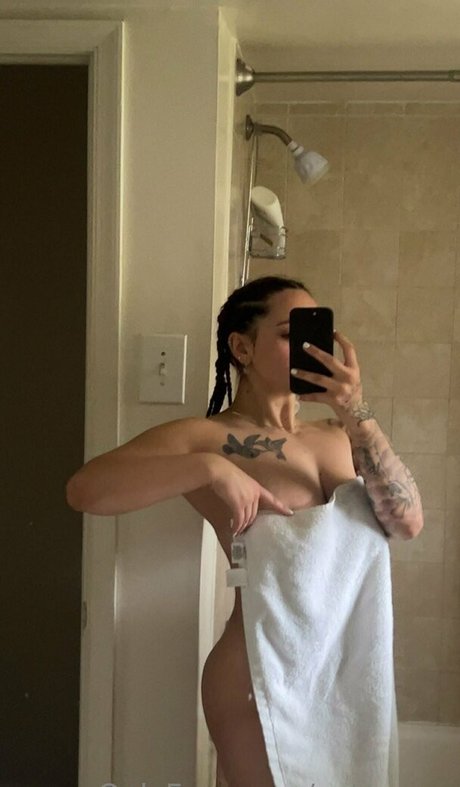 extraroxy pornstar nude picture