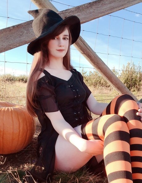 MFC Kitty star sexy pic