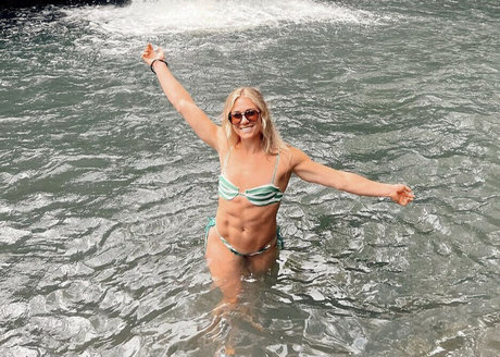 Brooke Wells model top img