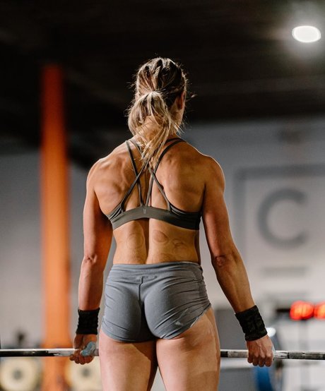 Brooke Wells model perfect img