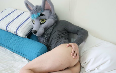 naughty wolves xxx actress image