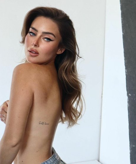 Effy Palarya naked star images