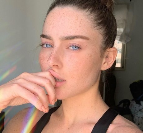 Effy Palarya beautiful model picture