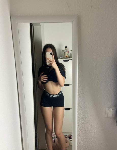 leyla free model sexy photos