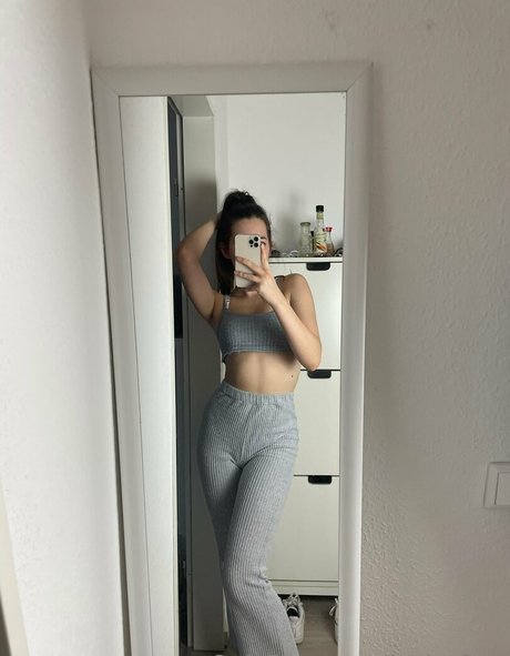 leyla free model porn pics