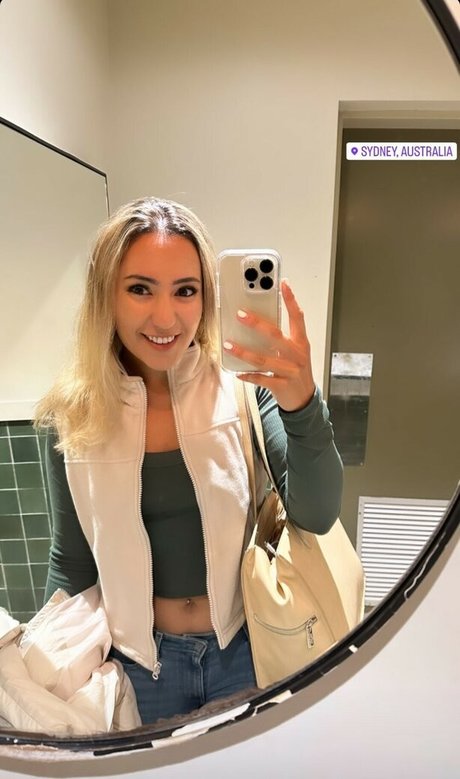 Selina Amini naked model image