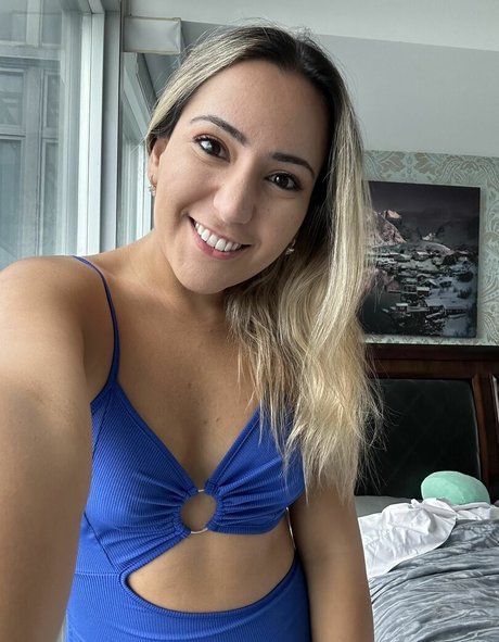 Selina Amini pretty actress pics