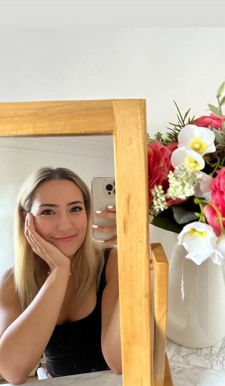 Selina Amini sex actress pic