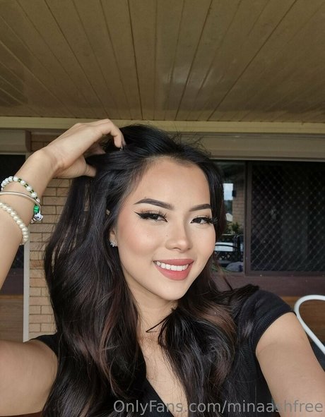 minaashfree model erotic photo