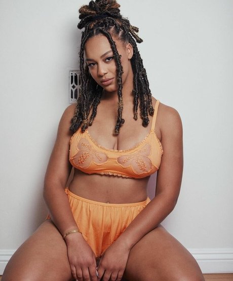 Nia Sioux pornstar xxx pics