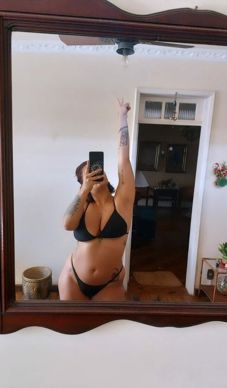 Kennya Raposo nude star img