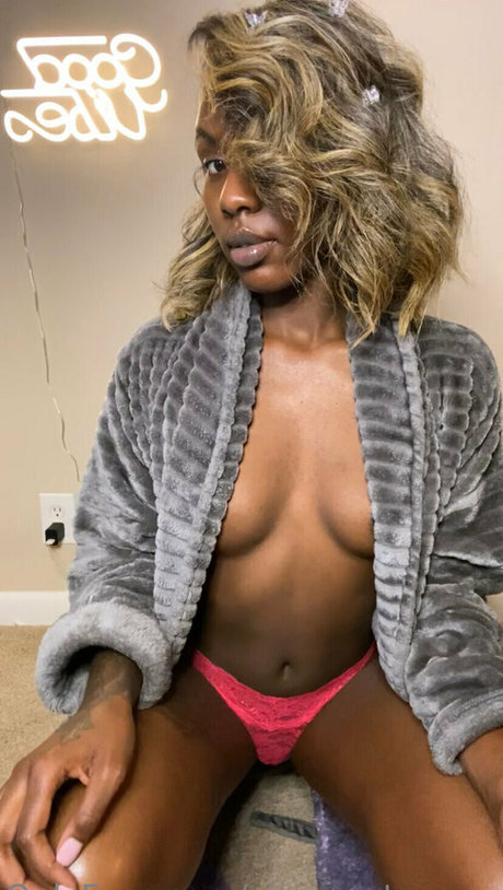 vipsweetonyxx free model pictures