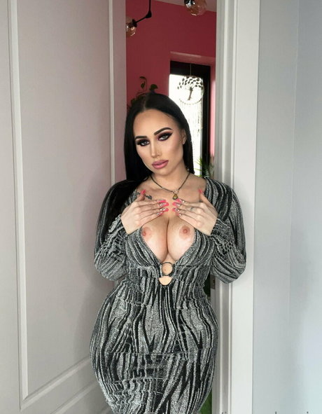 insanelyvain model free img