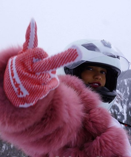 Lilveronicar model best picture