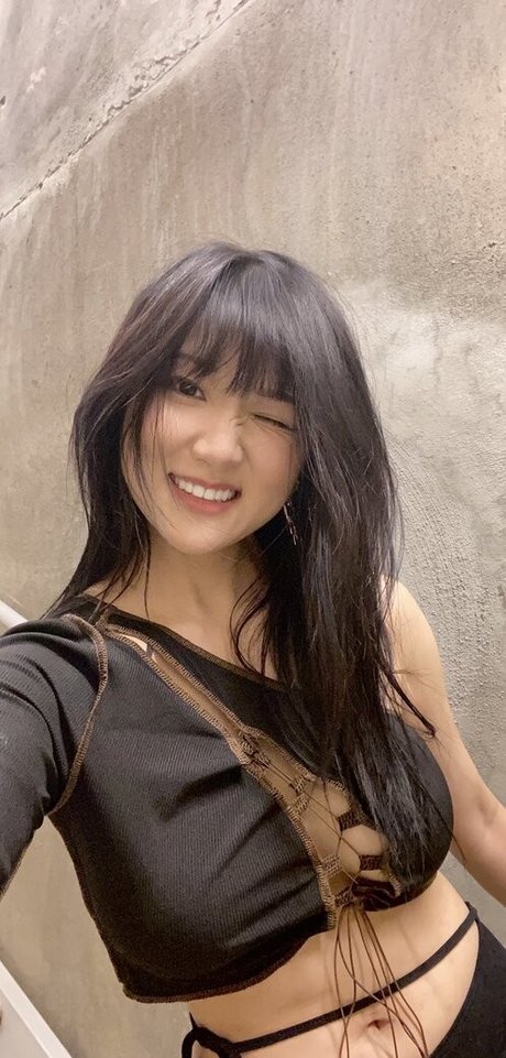 Aria Saki erotic star pics