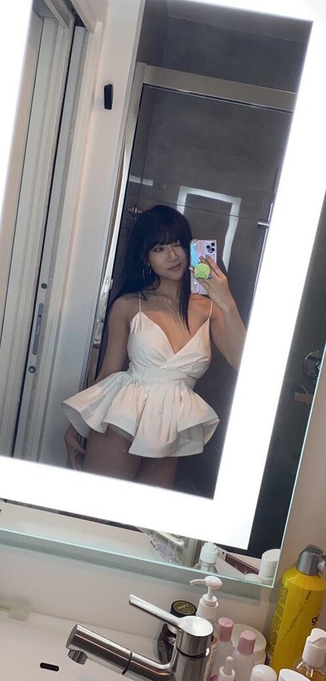 Aria Saki erotic pornstar img