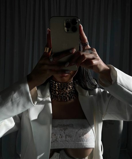 gold gypsy hot model pictures